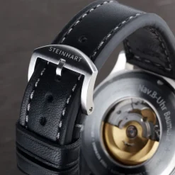 Steinhart Watches Nav B-Uhr 44 Date Red