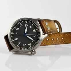 Steinhart Watches Nav B-Uhr 44 Titan A Muster Zentralsekunde