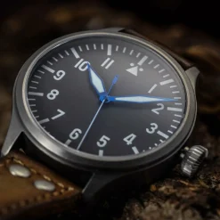Steinhart Watches Nav B-Uhr 44 Titan A Muster Zentralsekunde