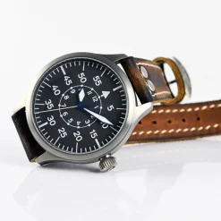 Steinhart Watches Nav B-Uhr 44 Titan B Muster Zentralsekunde