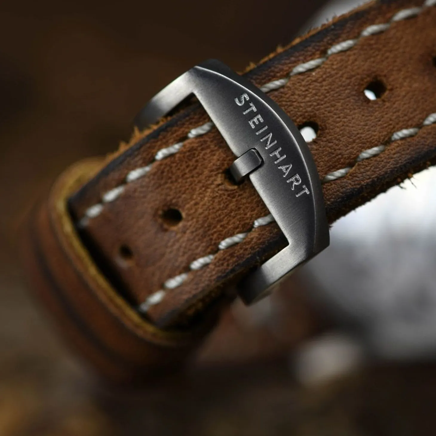 Steinhart Watches Nav B-Uhr 44 Titan B Muster Zentralsekunde