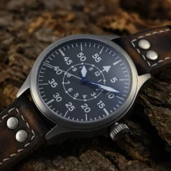 Steinhart Watches Nav B-Uhr 44 Titan B Muster Zentralsekunde