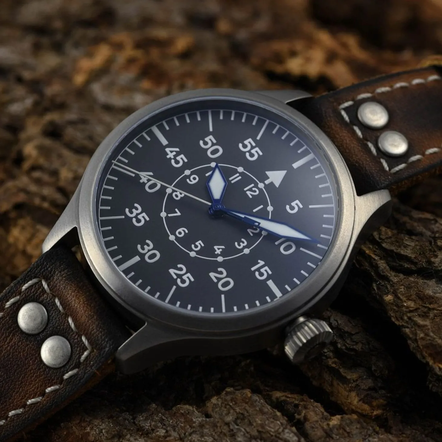 Steinhart Watches Nav B-Uhr 44 Titan B Muster Zentralsekunde