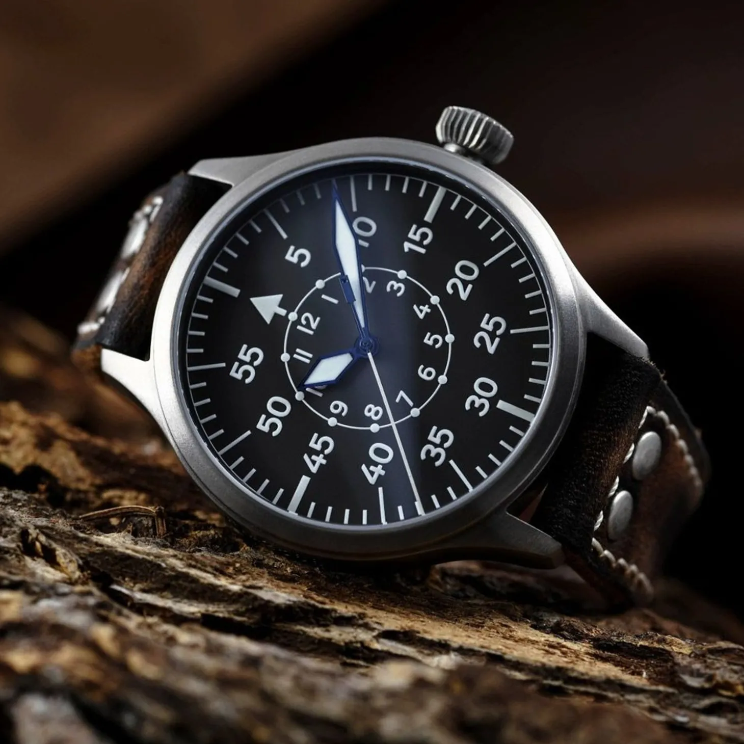 Steinhart Watches Nav B-Uhr 44 Titan B Muster Zentralsekunde
