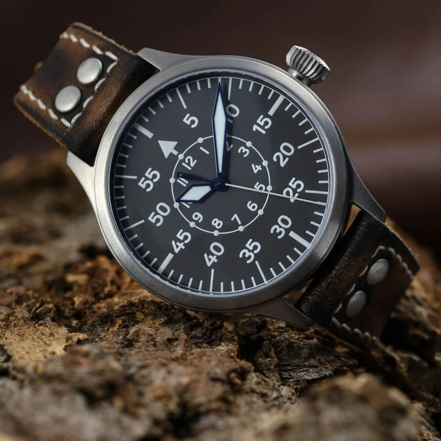 Steinhart Watches Nav B-Uhr 44 Titan B Muster Zentralsekunde