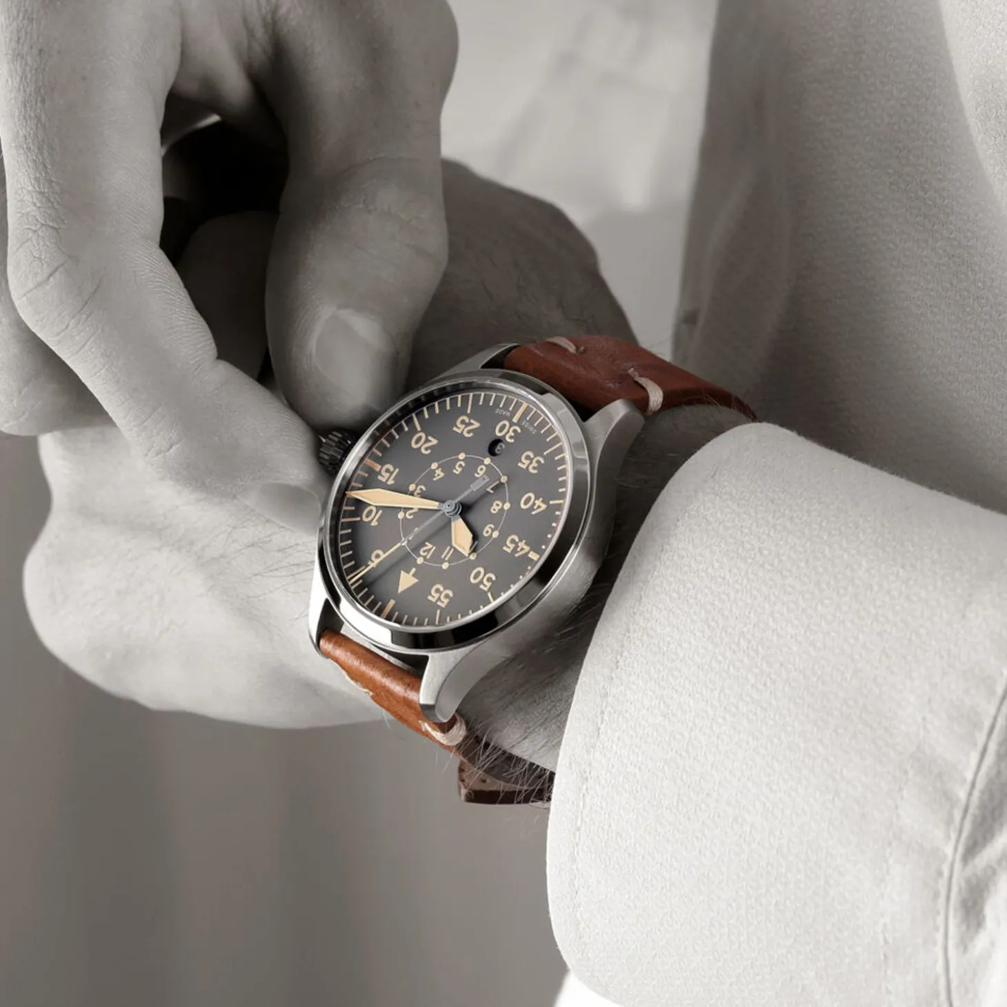 Steinhart Watches Nav B-Uhr 42 Vintage Beige B-Muster