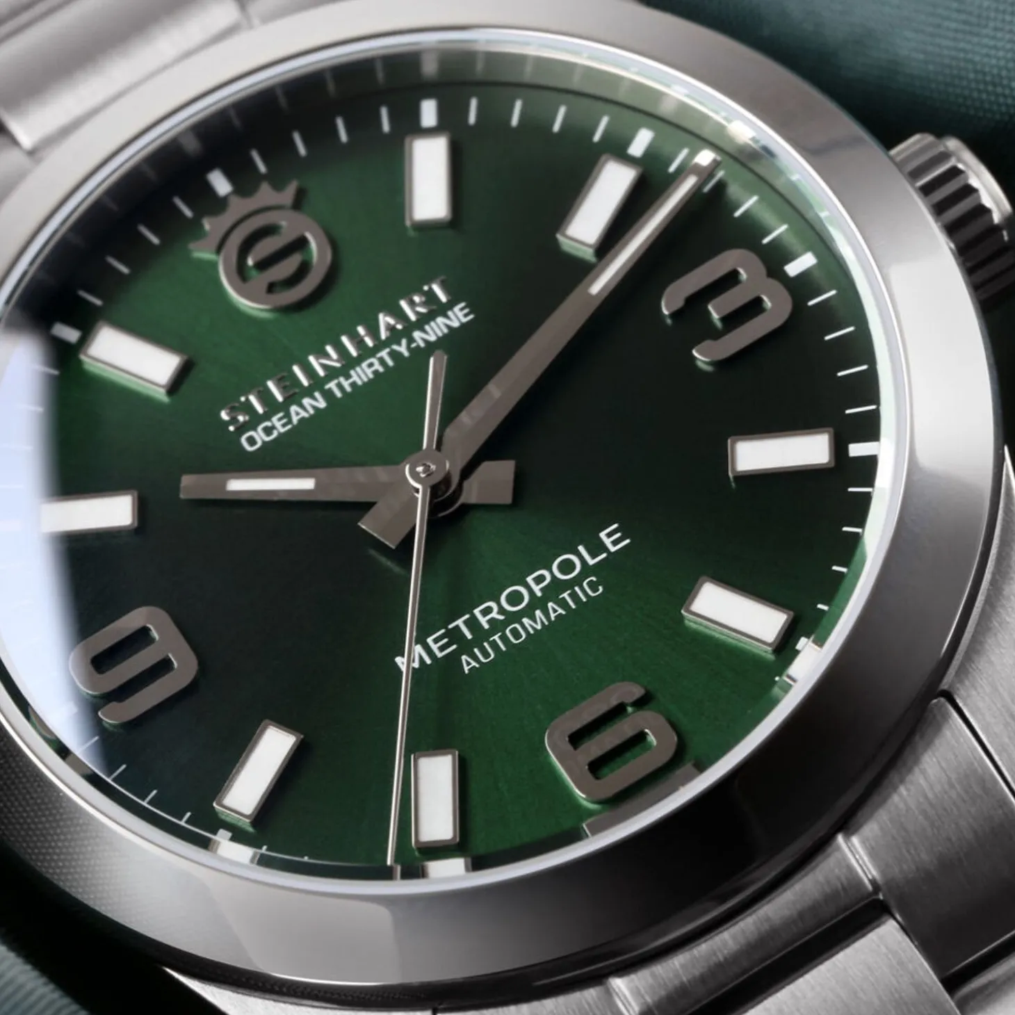 Steinhart Watches Ocean 39 Metropole Sunray Green